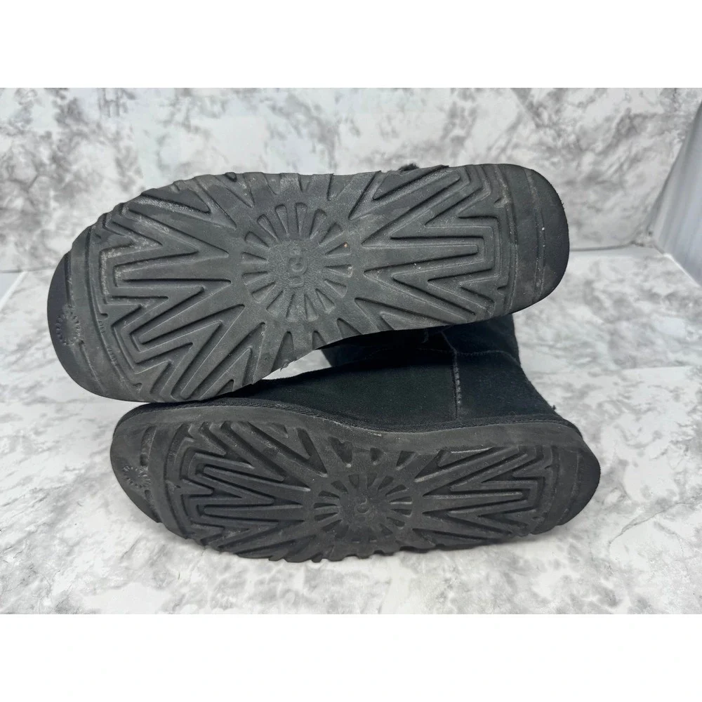 UGG Classic Short Logo buckle Black Suede Sheepskin Boots rare Womens 8
